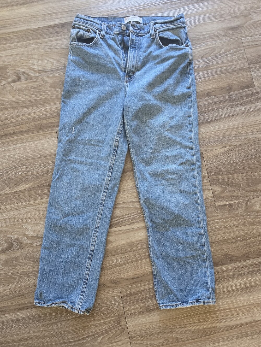 Abercrombie & Fitch Ultra High Rise 90s Straight Jean